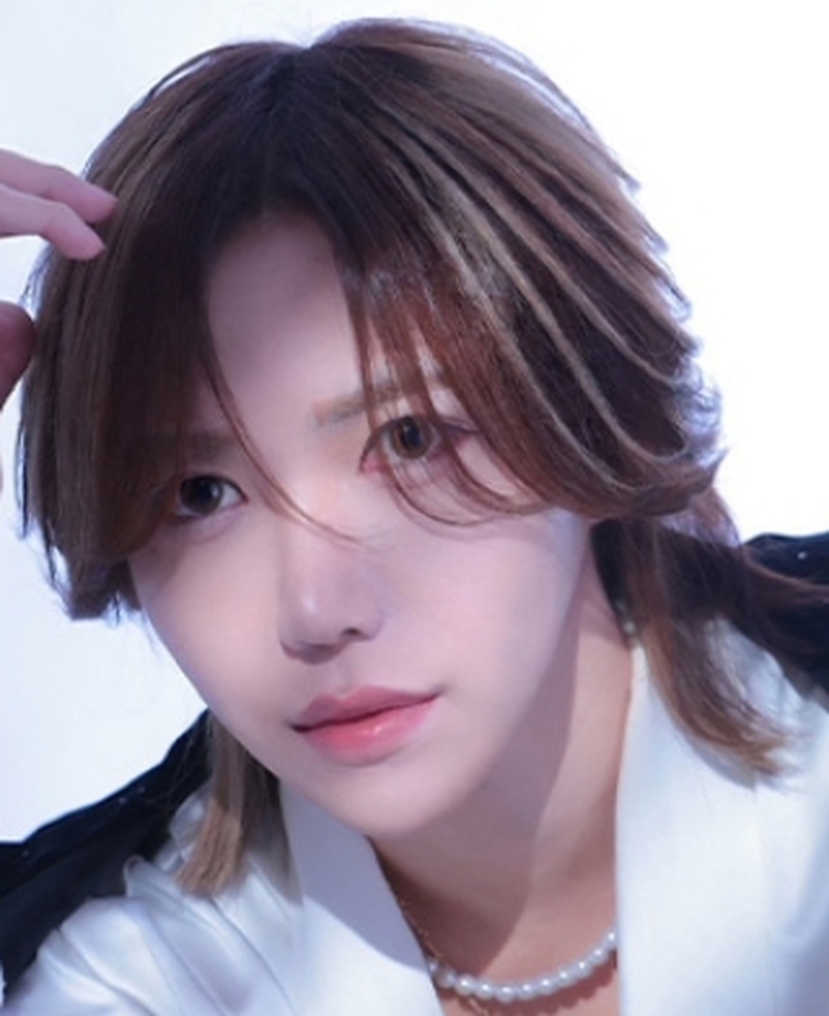 輝美玲人